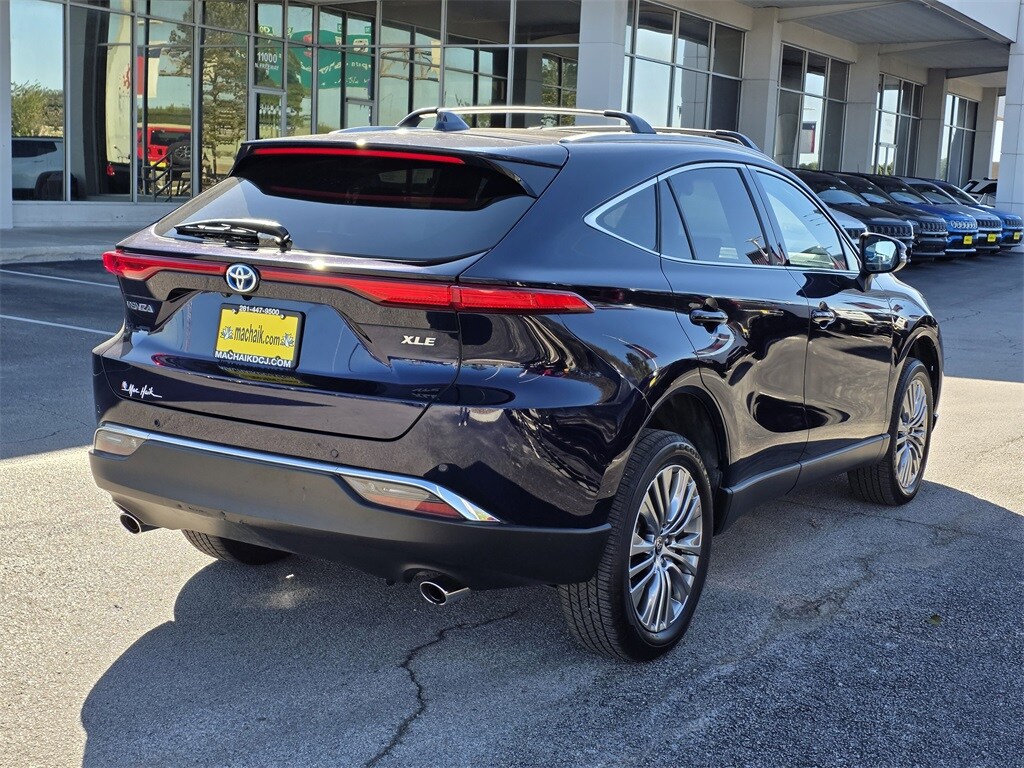 2024 Toyota Venza photo 2