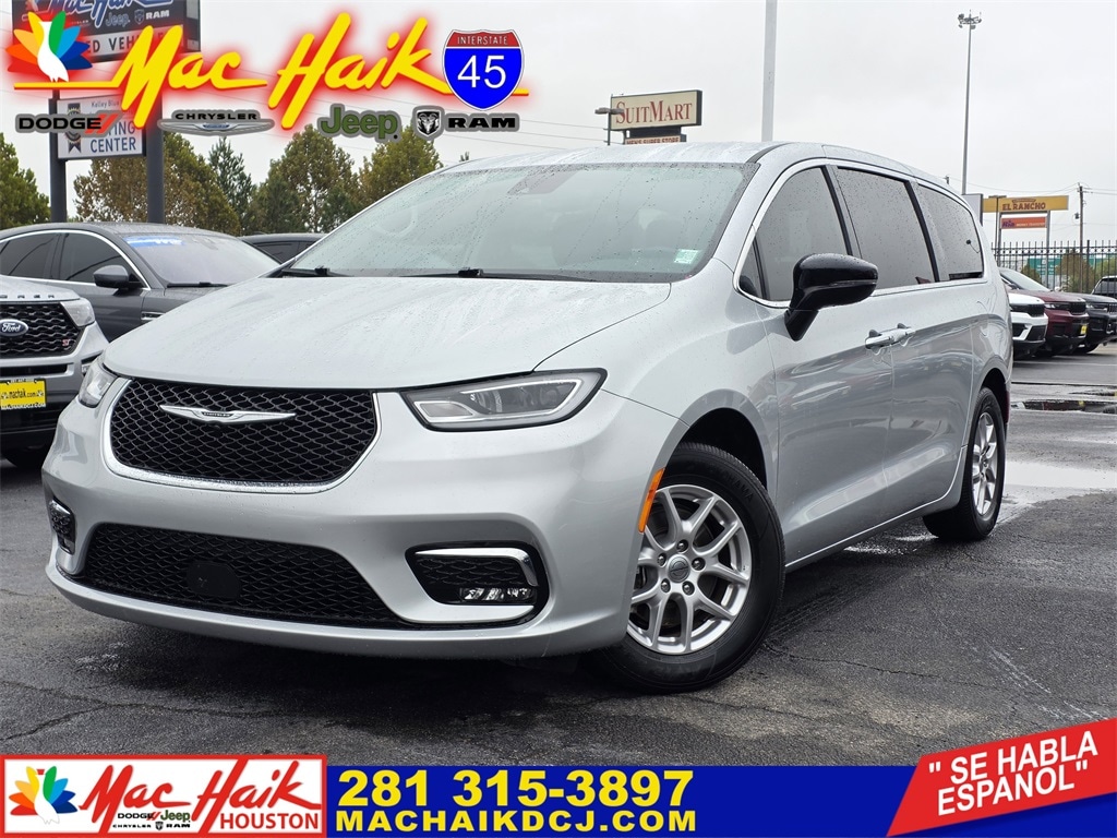 2024 Chrysler Pacifica Touring L's photo