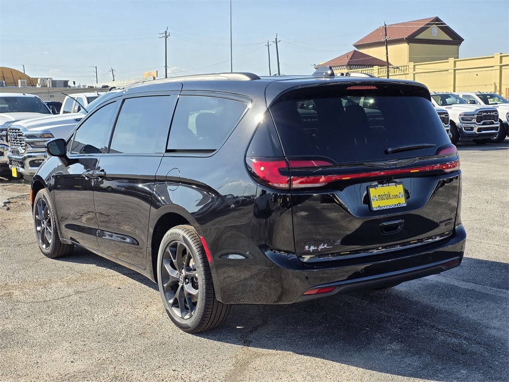 New 2026 Chrysler Pacifica LIMITED AWD Passenger Van