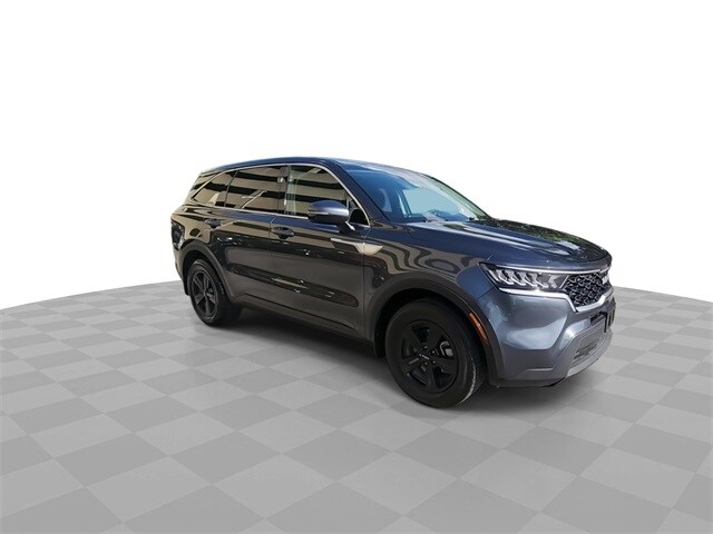 2022 Kia Sorento LX photo 2