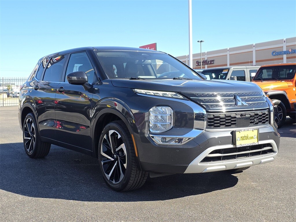 2024 Mitsubishi Outlander SE Black Edition photo 3