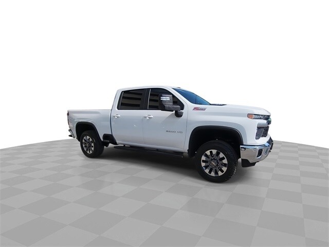 2025 Chevrolet Silverado 2500HD LT photo 2