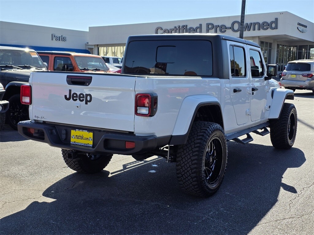 2024 Jeep Gladiator Sport photo 2