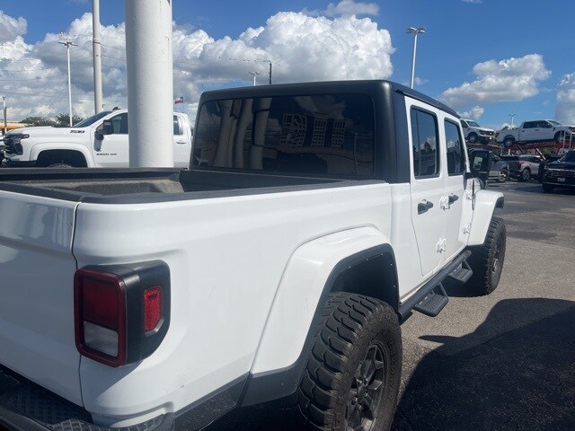 2023 Jeep Gladiator Willys photo 2
