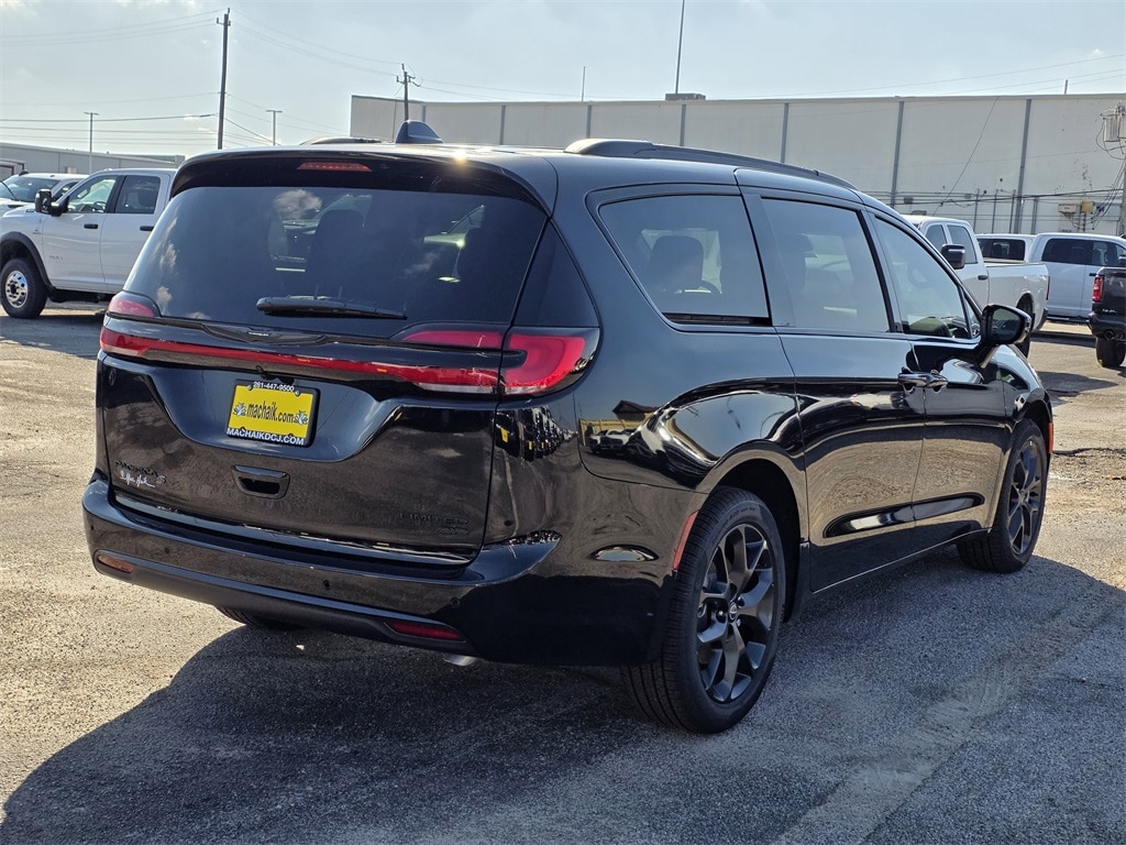 New 2026 Chrysler Pacifica LIMITED AWD Passenger Van