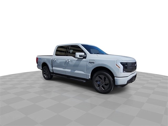 2023 Ford F-150 Lightning Lariat photo 2