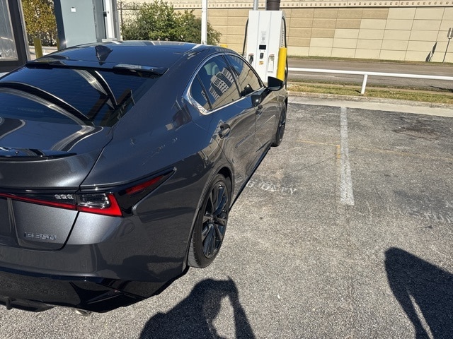 2022 Lexus IS 350 F SPORT photo 2