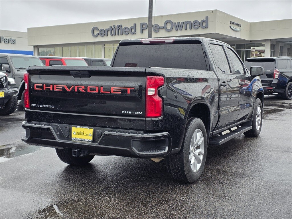 2021 Chevrolet Silverado 1500 Custom photo 3
