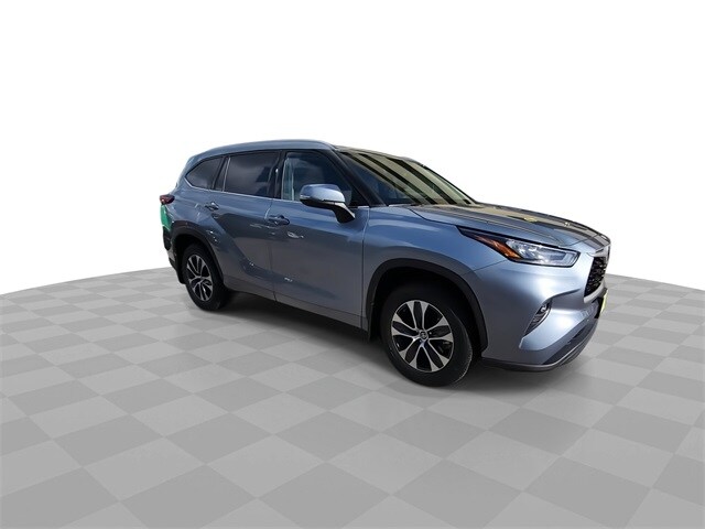 2020 Toyota Highlander XLE photo 2