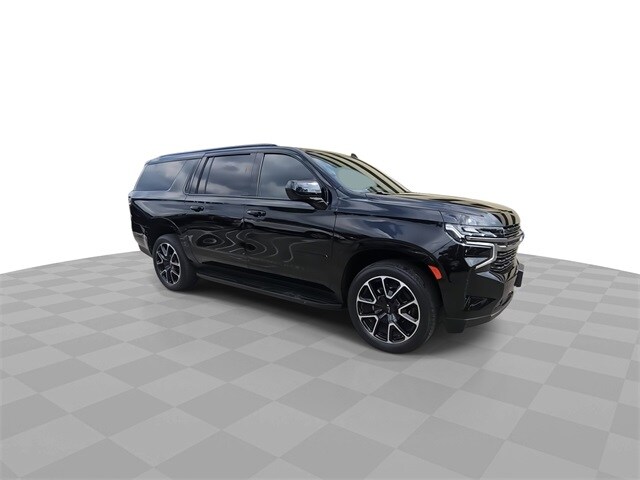 2021 Chevrolet Suburban RST photo 2