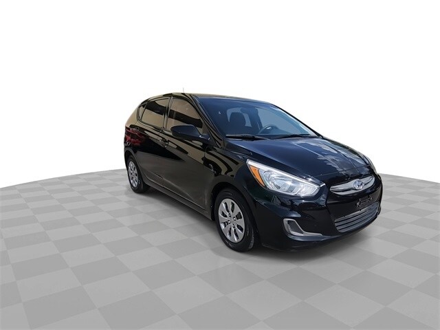 2017 Hyundai Accent SE photo 2