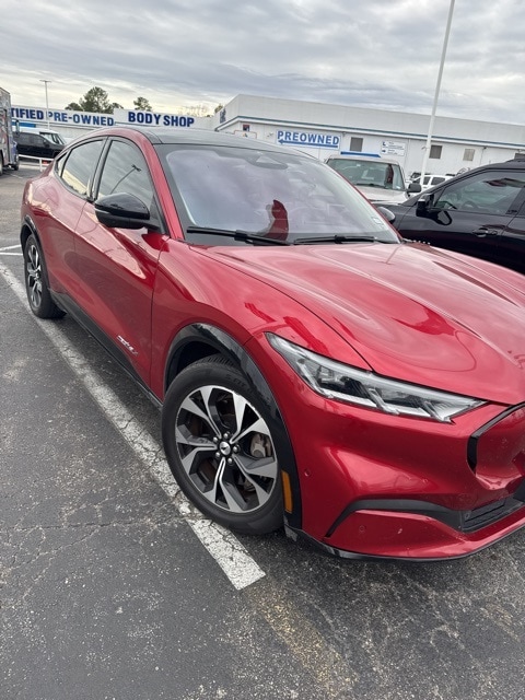 2021 Ford Mustang-Mach-e Premium's photo
