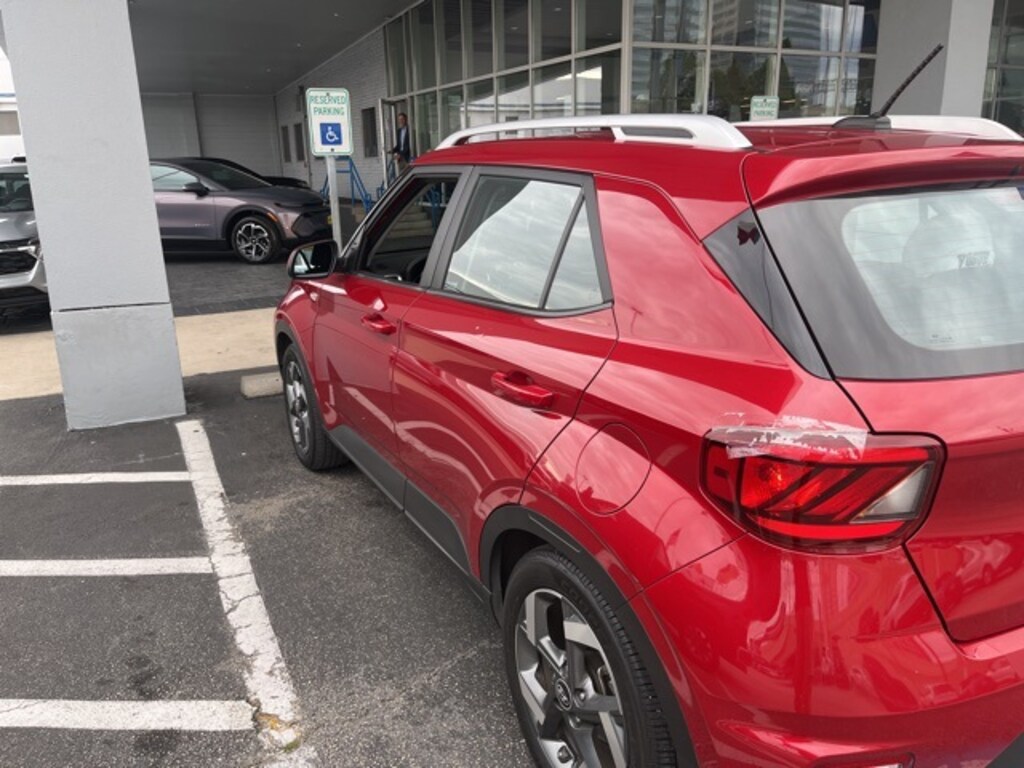 Used 2023 Hyundai Venue SEL SUV