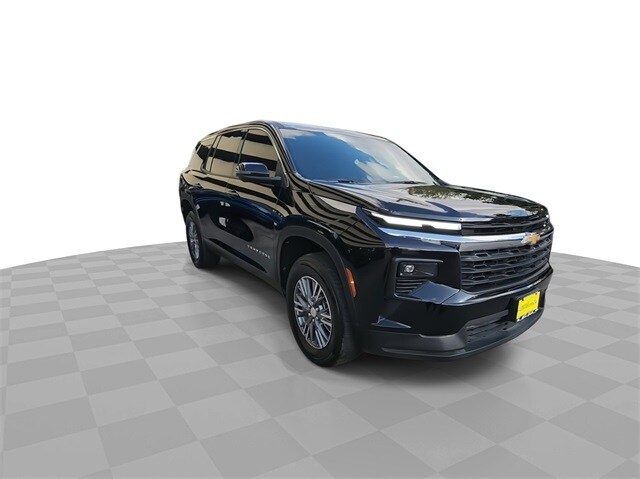 2024 Chevrolet Traverse LS photo 2