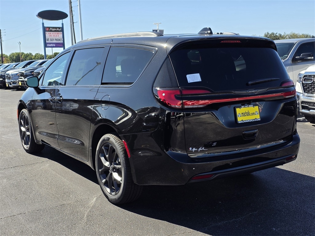 New 2026 Chrysler Pacifica LIMITED AWD Passenger Van