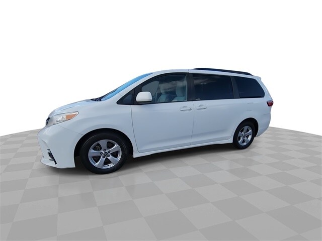 2020 Toyota Sienna LE photo 4