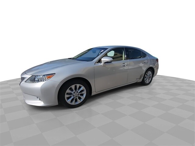 2014 Lexus ES 300h photo 4