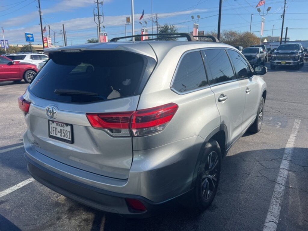 Used 2017 Toyota Highlander LE SUV