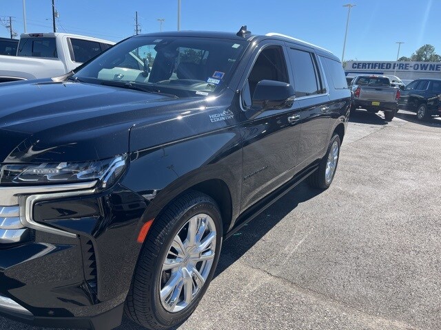 2021 Chevrolet Suburban High Country photo 4