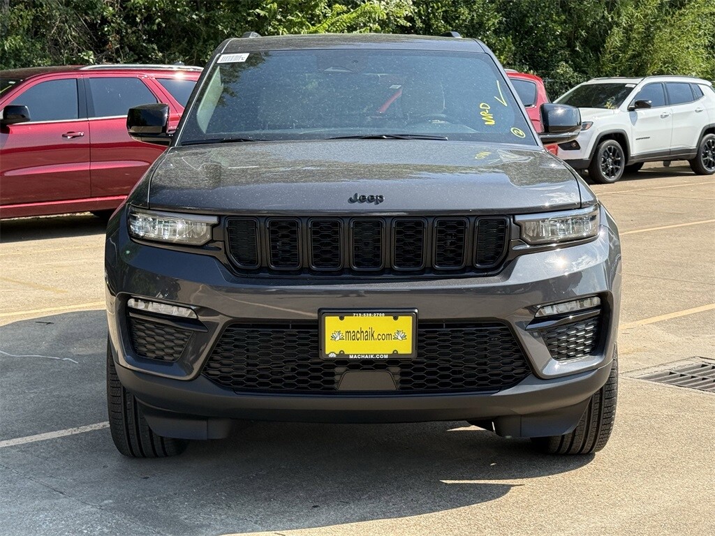 2025 Jeep Grand Cherokee Limited photo 3