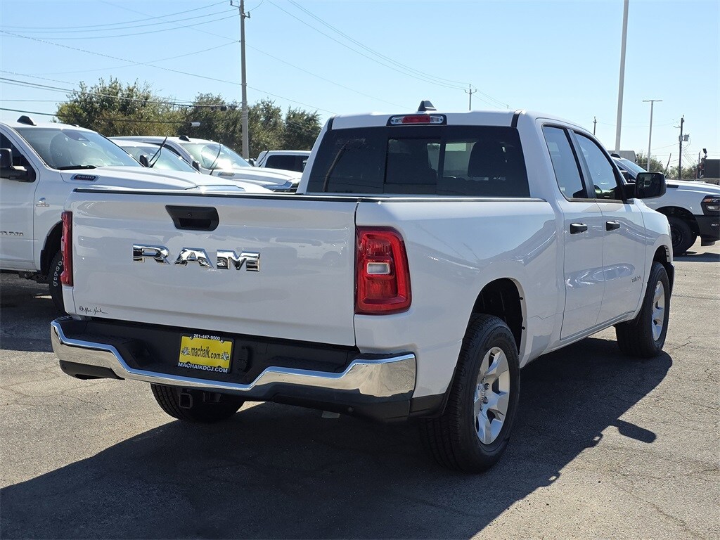 2025 Ram 1500 Tradesman photo 3