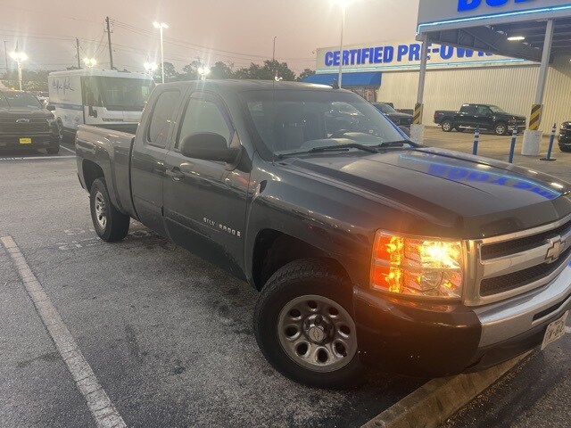 2009 Chevrolet Silverado 1500 LS photo 3