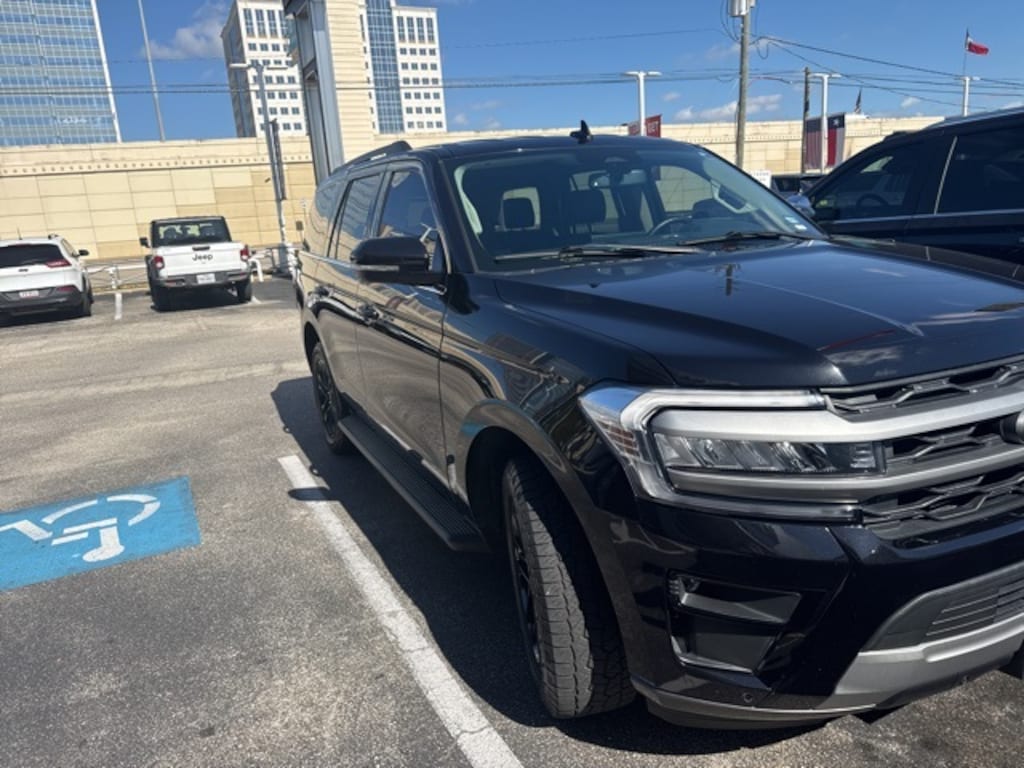 Used 2024 Ford Expedition XLT SUV