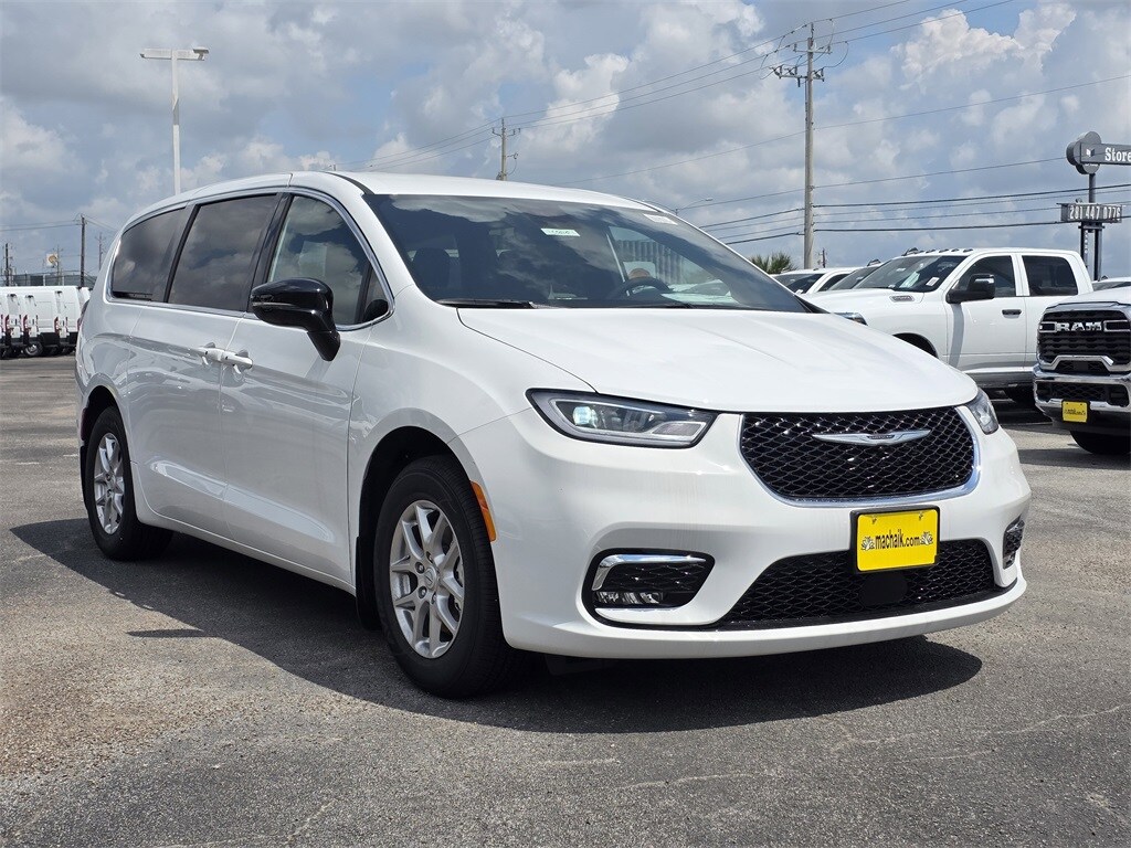 2025 Chrysler Pacifica photo 2