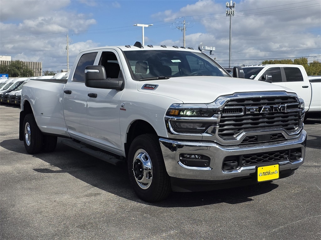 New 2026 Ram 3500 TRADESMAN CREW CAB 4X2 8' BOX Pickup