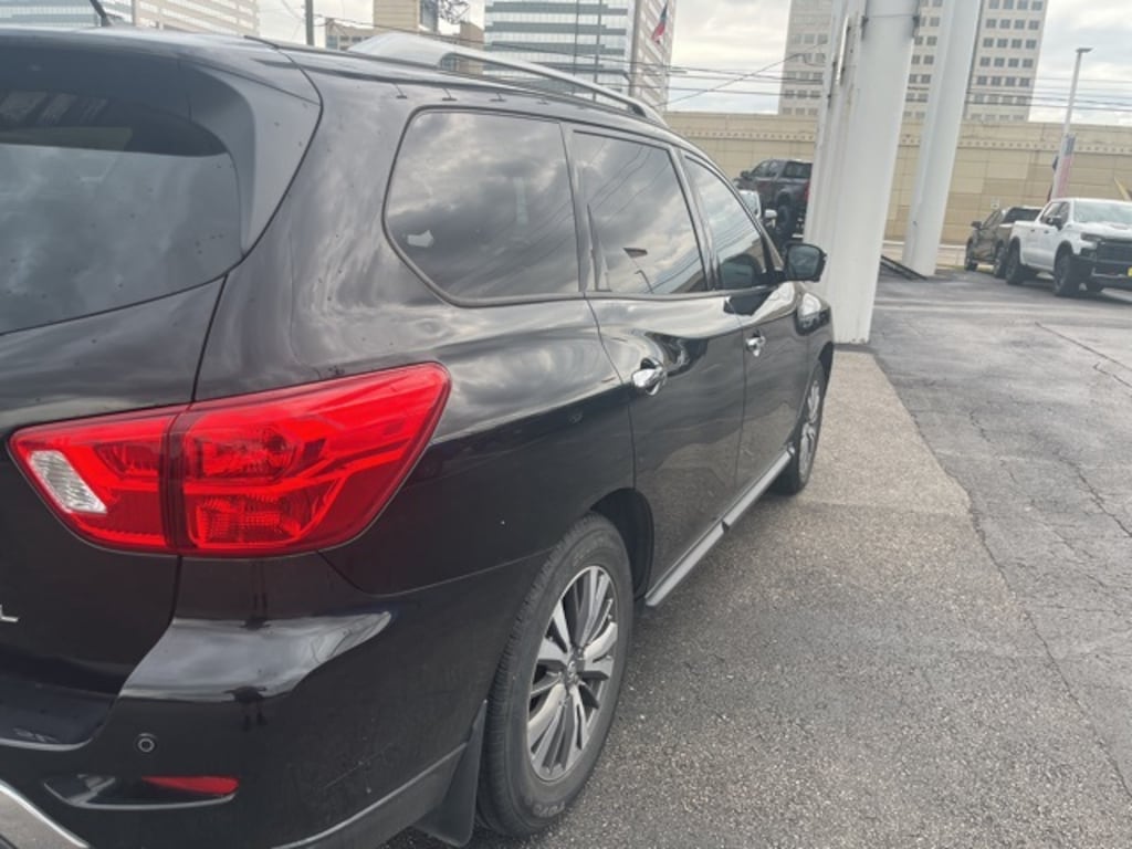 Used 2018 Nissan Pathfinder SL SUV