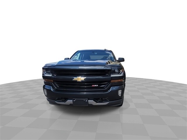2017 Chevrolet Silverado LT photo 3