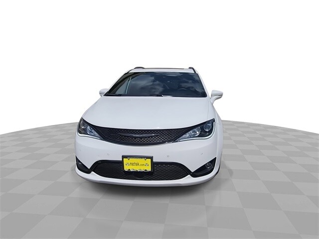 2018 Chrysler Pacifica Limited photo 3