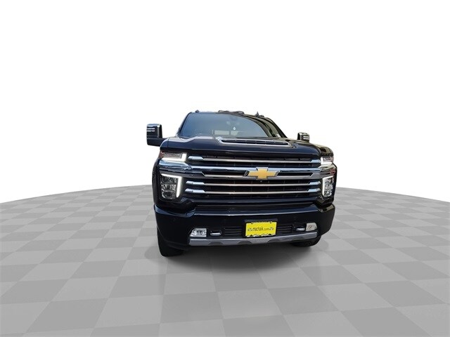 2023 Chevrolet Silverado 2500HD High Country photo 3