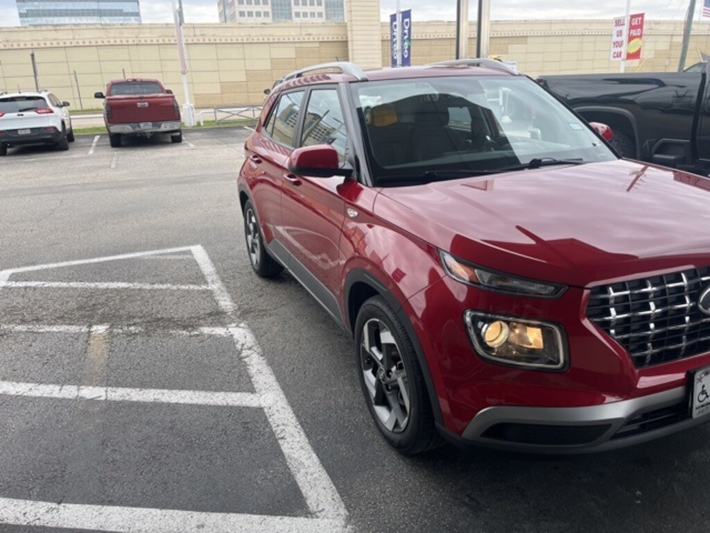 Used 2023 Hyundai Venue SEL SUV