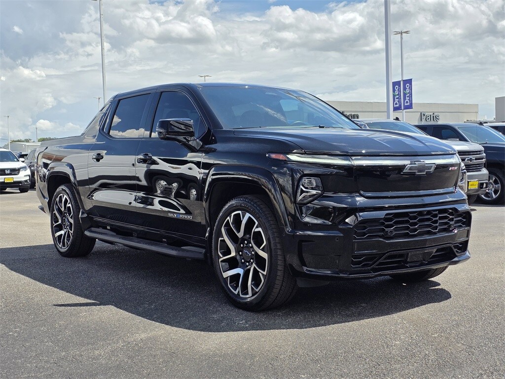 2024 Chevrolet Silverado EV RST photo 3