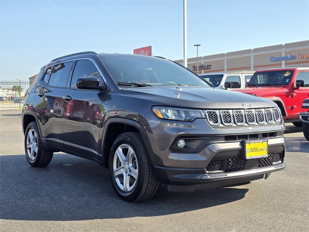 2024 Jeep Compass Latitude photo 2