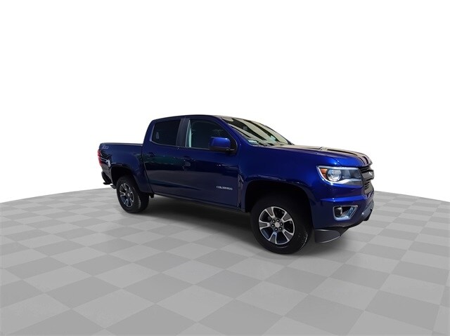 2017 Chevrolet Colorado Z71 photo 2
