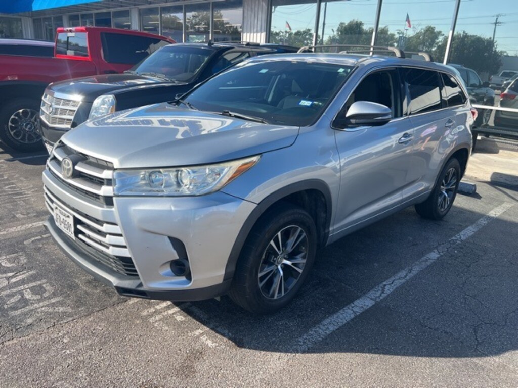 Used 2017 Toyota Highlander LE SUV