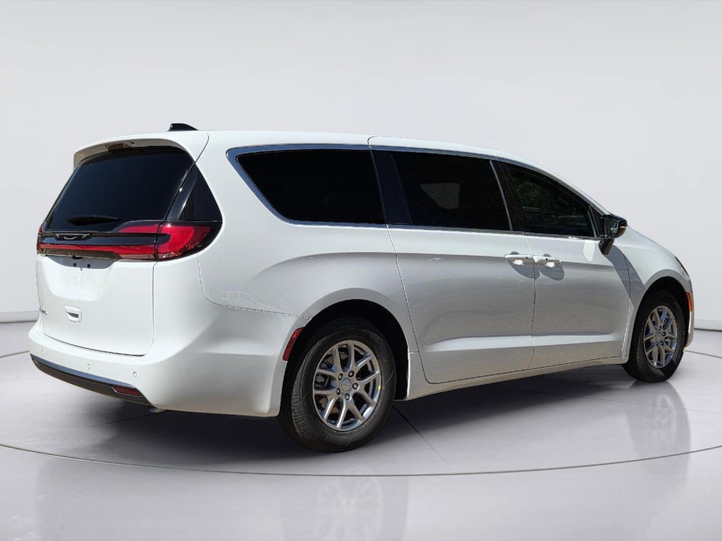 New 2027 Chrysler Pacifica Select Van Passenger Van