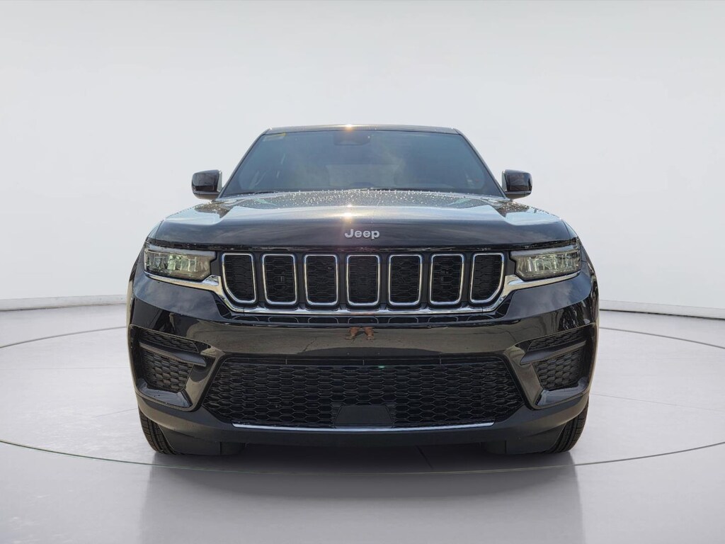 New 2027 Jeep Grand Cherokee Laredo SUV