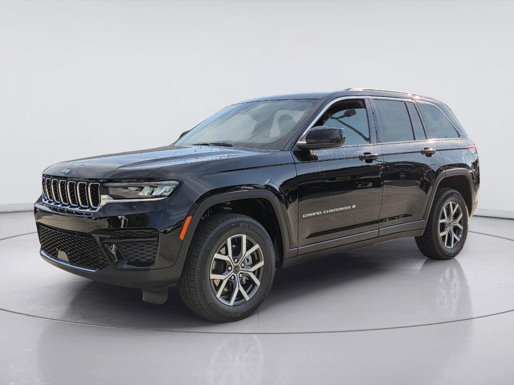 New 2027 Jeep Grand Cherokee Laredo SUV