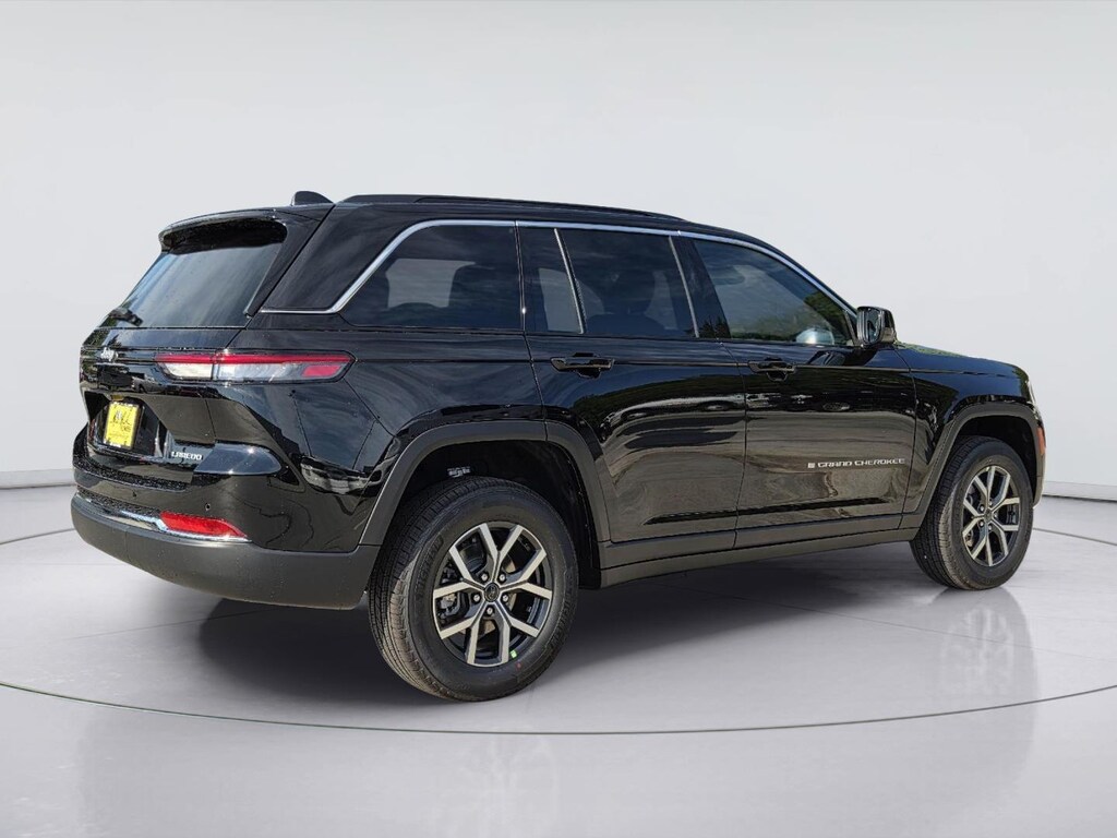 New 2027 Jeep Grand Cherokee Laredo SUV