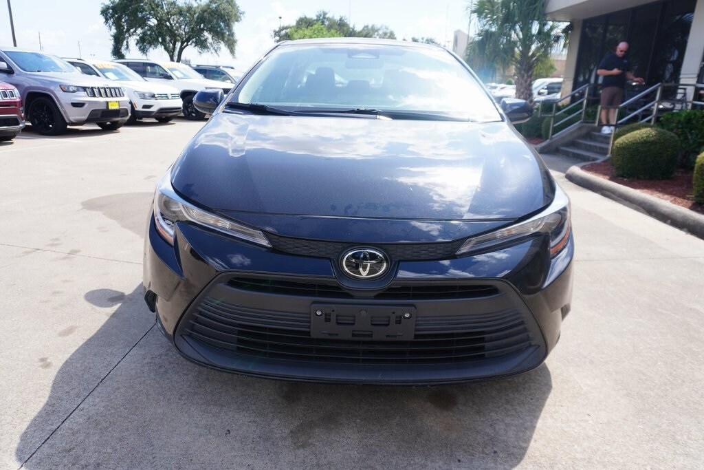2023 Toyota Corolla LE photo 2