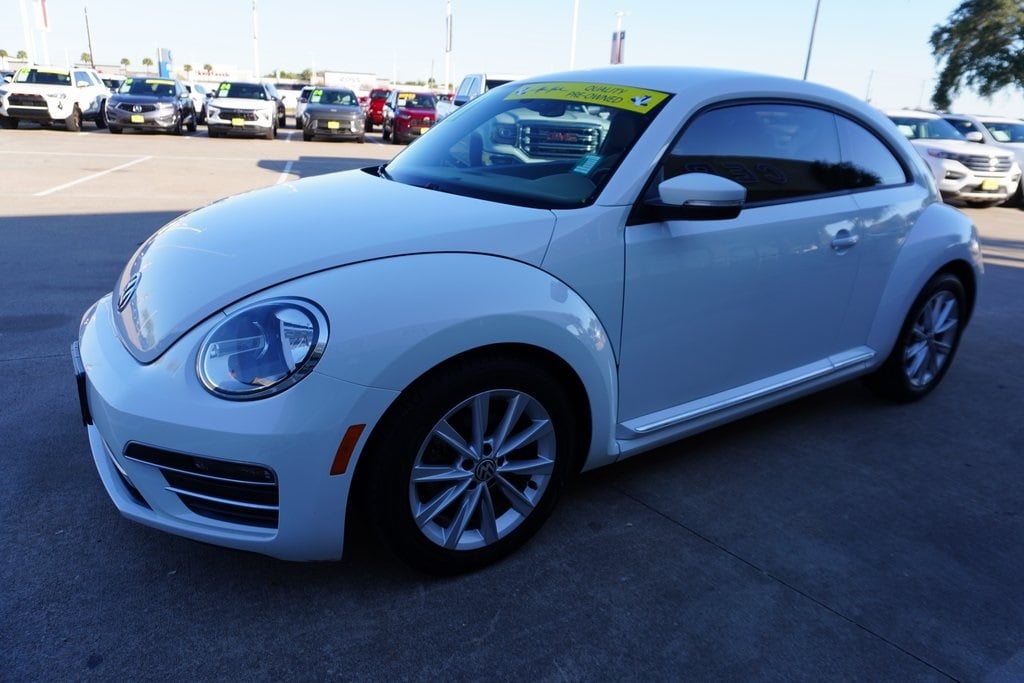 Used 2017 Volkswagen Beetle 1.8T SE Hatchback