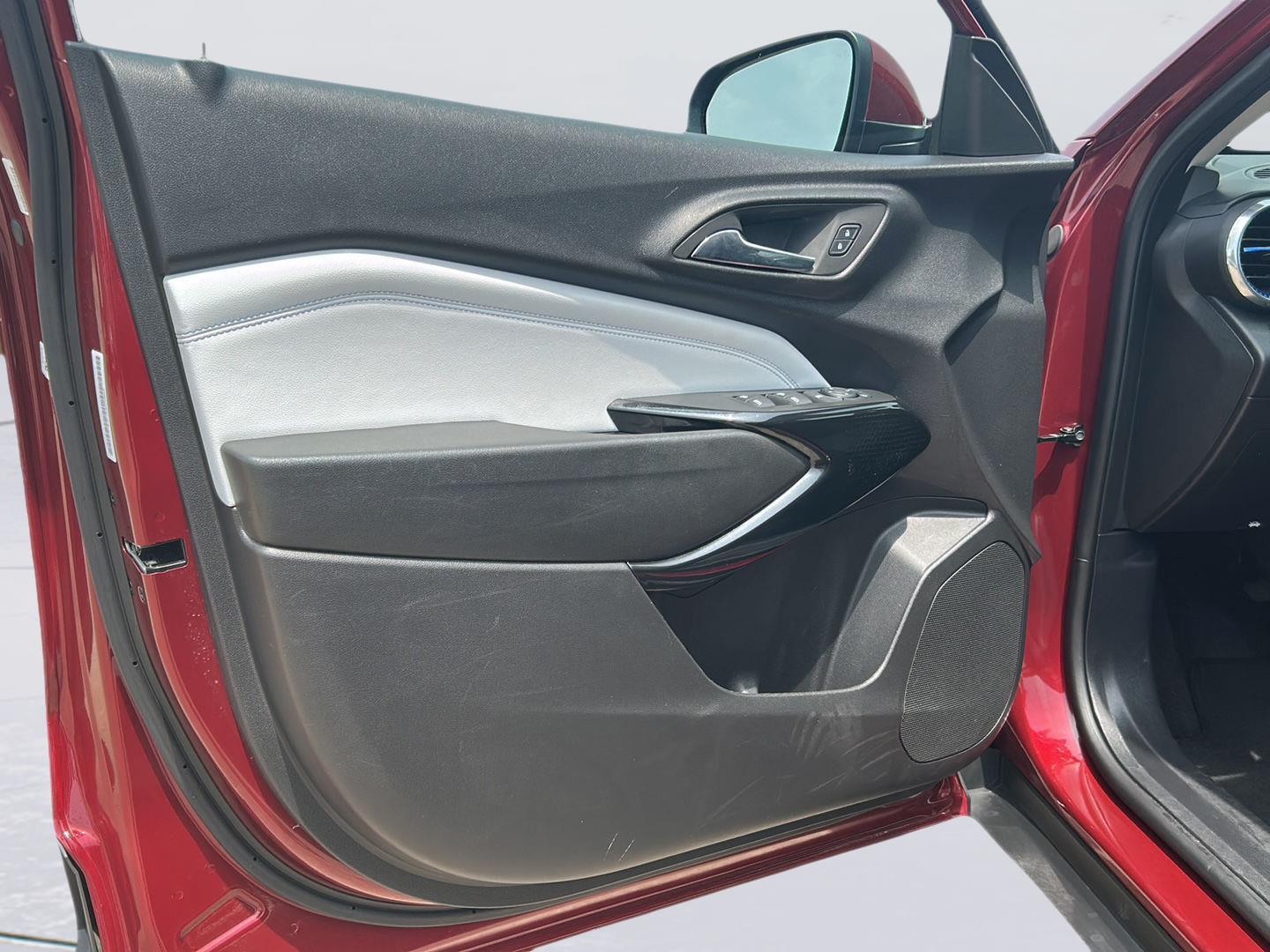 2025 Chevrolet Trax LT - Photo 9
