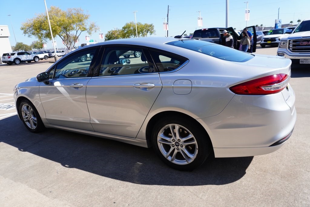 2018 Ford Fusion SE photo 3