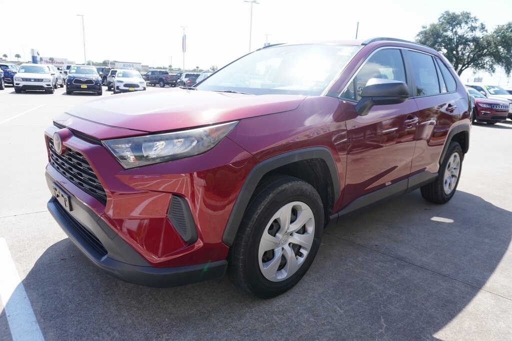 2019 Toyota RAV4 LE photo 2