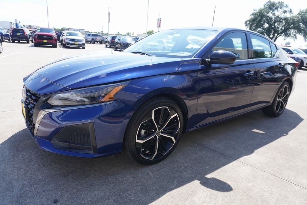 Used 2024 Nissan Altima 2.5 SR Sedan