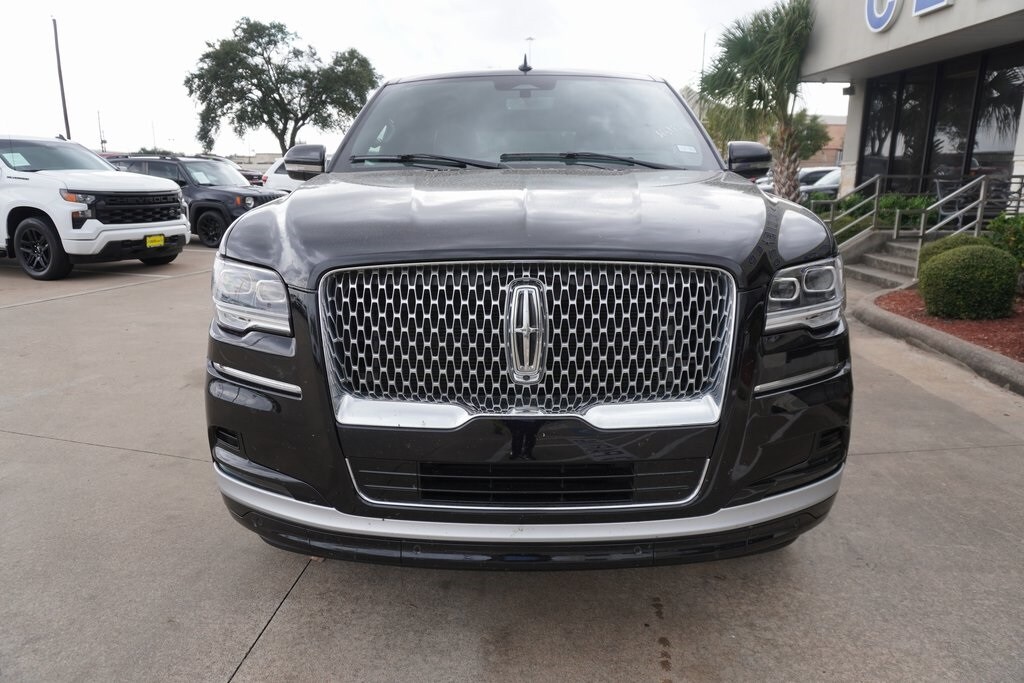 2023 Lincoln Navigator L Reserve photo 2