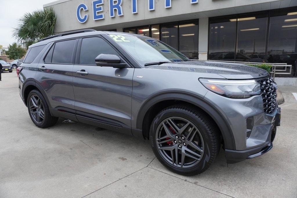 2025 Ford Explorer ST-LINE's photo